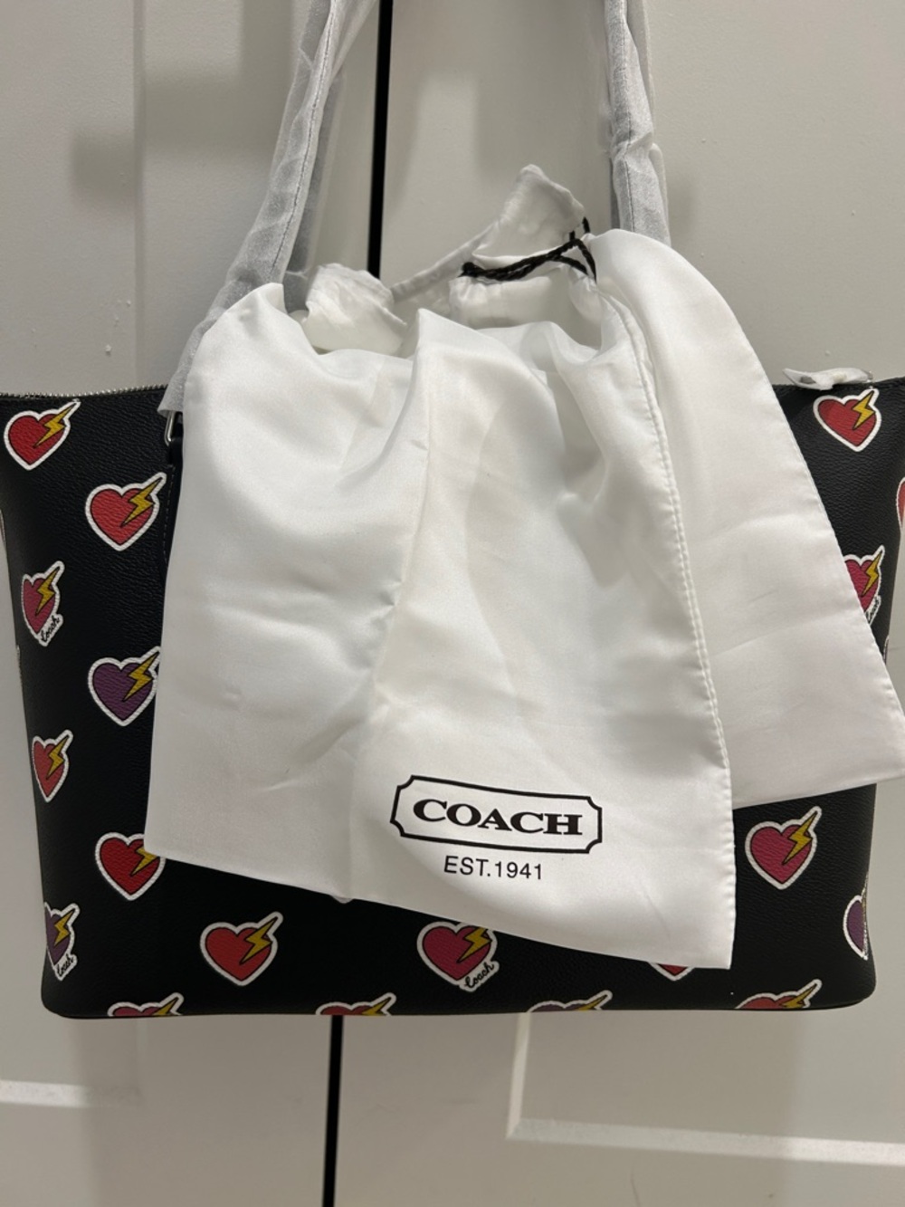 Coach (NWT) Gallery Tote Bag with Heart Bolt Print - Picture 14 of 15